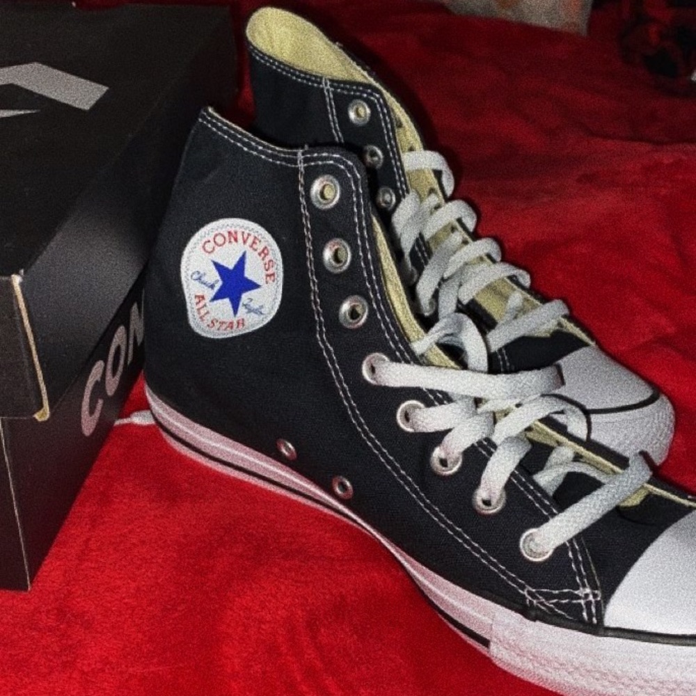 NEW black converse!! 🖤